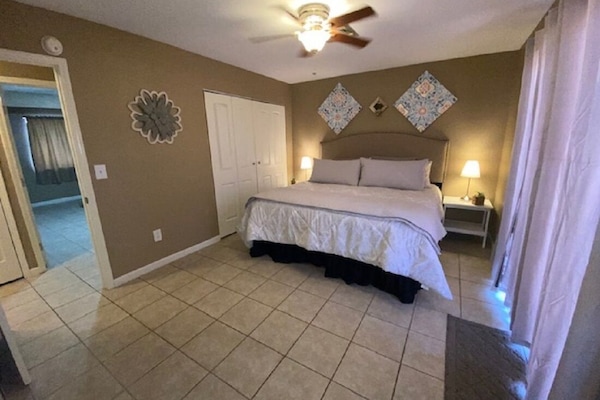 3 slaapkamers, een bureau, reisbedje, gratis wifi