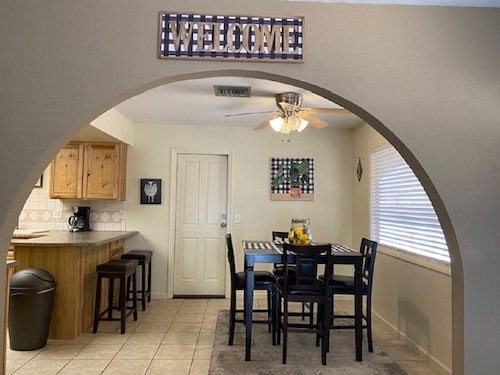 Great 3 Bedroom House! 1/4 mile to Rotary Park, Boat Ramp, Beaches,  etc..