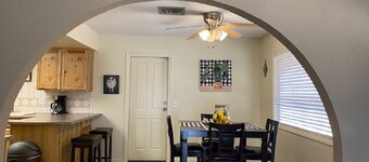 Great 3 Bedroom House! 1/4 mile to Rotary Park, Boat Ramp, Beaches,  etc..