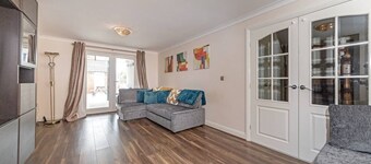 Bedford Serene Retreat - 5 Bedrooms