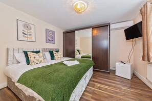 5 bedrooms, iron/ironing board, WiFi, bed sheets