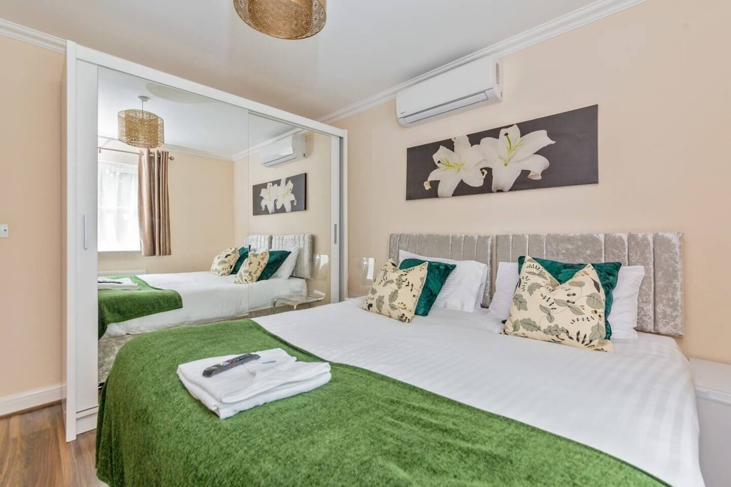 5 bedrooms, iron/ironing board, WiFi, bed sheets