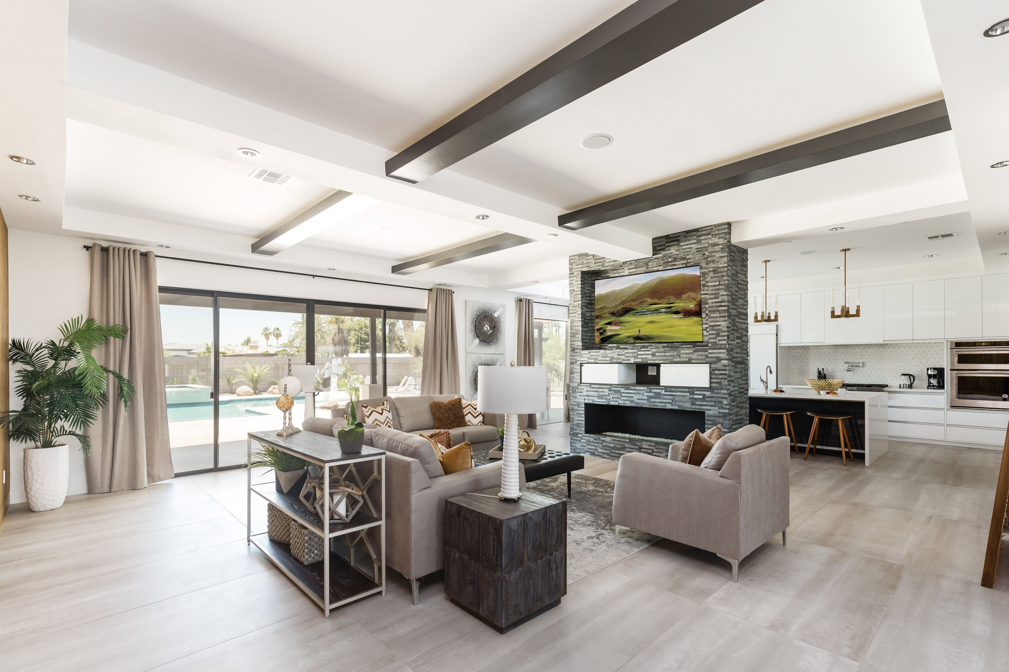 Smart TV, chimenea y futbolito 