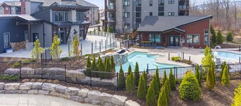 3 Bdrm Luxury Condo at Mountain House