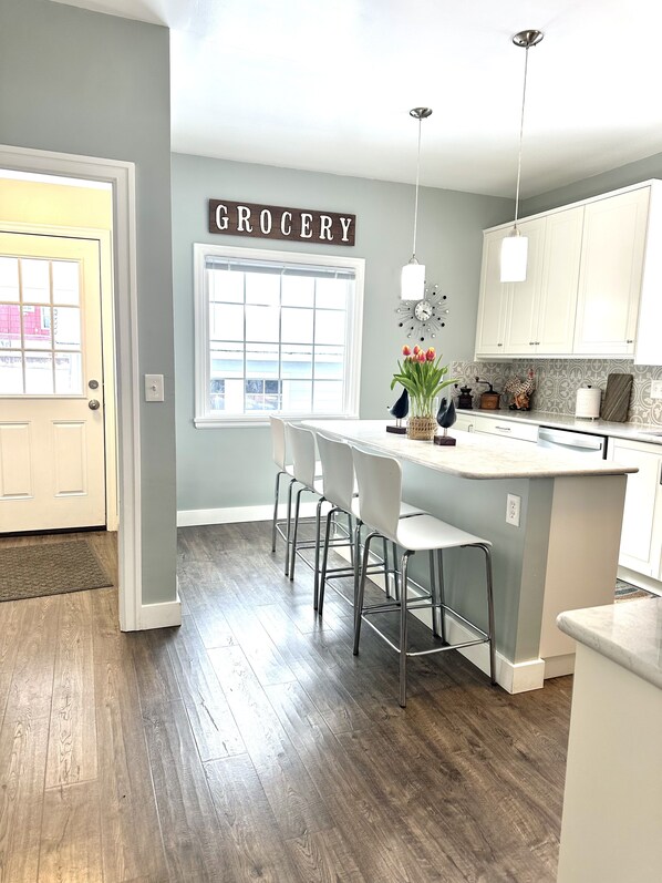 雪櫃、微波爐、焗爐、爐具