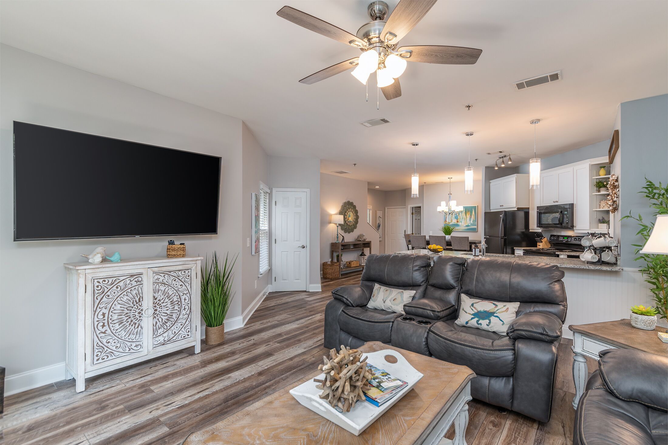 Gorgeous 3 Bdrm, 2 Owner Suites, 3 Bath S. Forest Beach, near beach and pool!