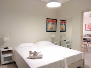 2 bedrooms, iron/ironing board, Internet
