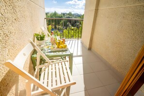 Outdoor dining - Apartment "Las Columnas" near the Beach with A/C, Wi-Fi, Pool & Balcony (Port de Pollença)
