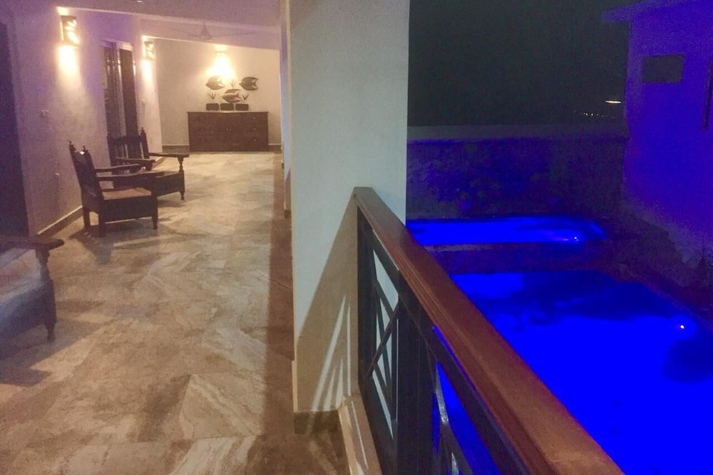 Hotel Room #1, 2 Queen Beds, Private Bath, Pool & Spa with Hidromassage