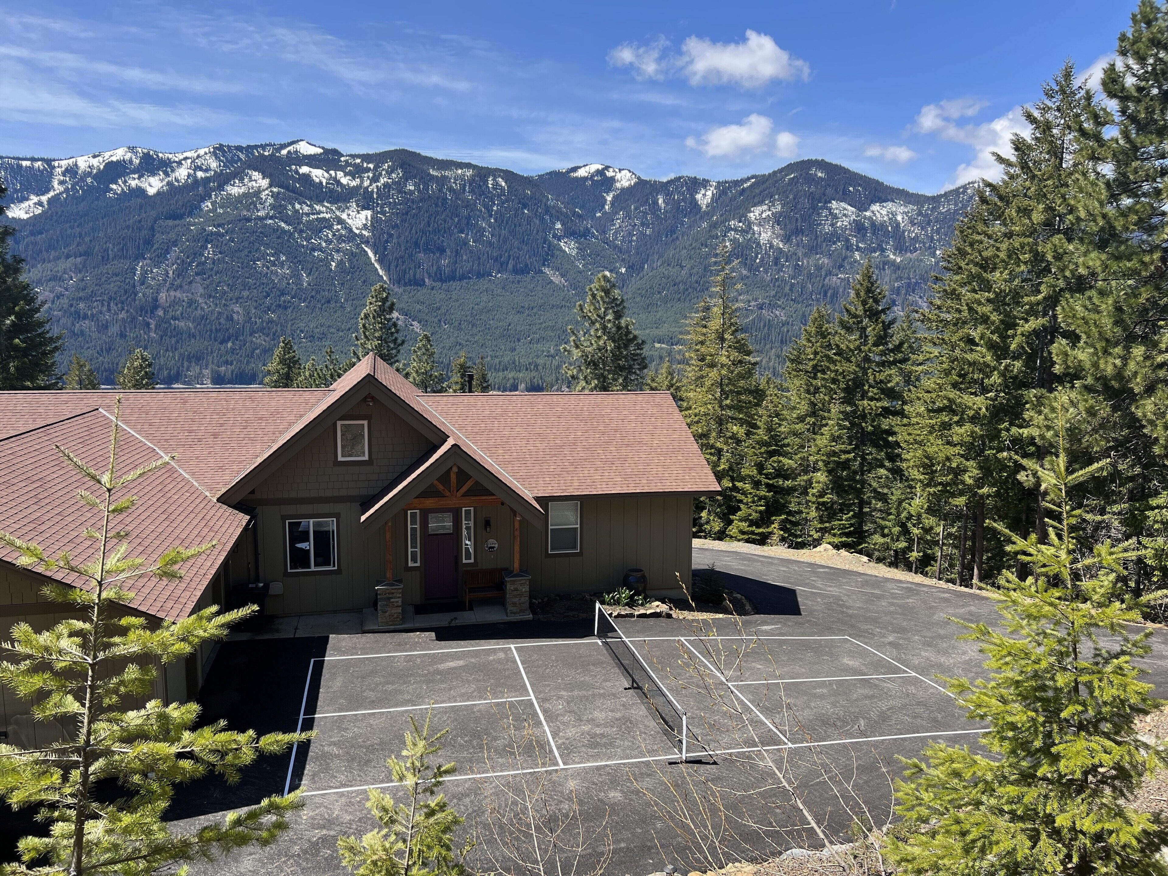Save Mother’s Day! Views • Hot Tub • Pickleball • 3 acres 