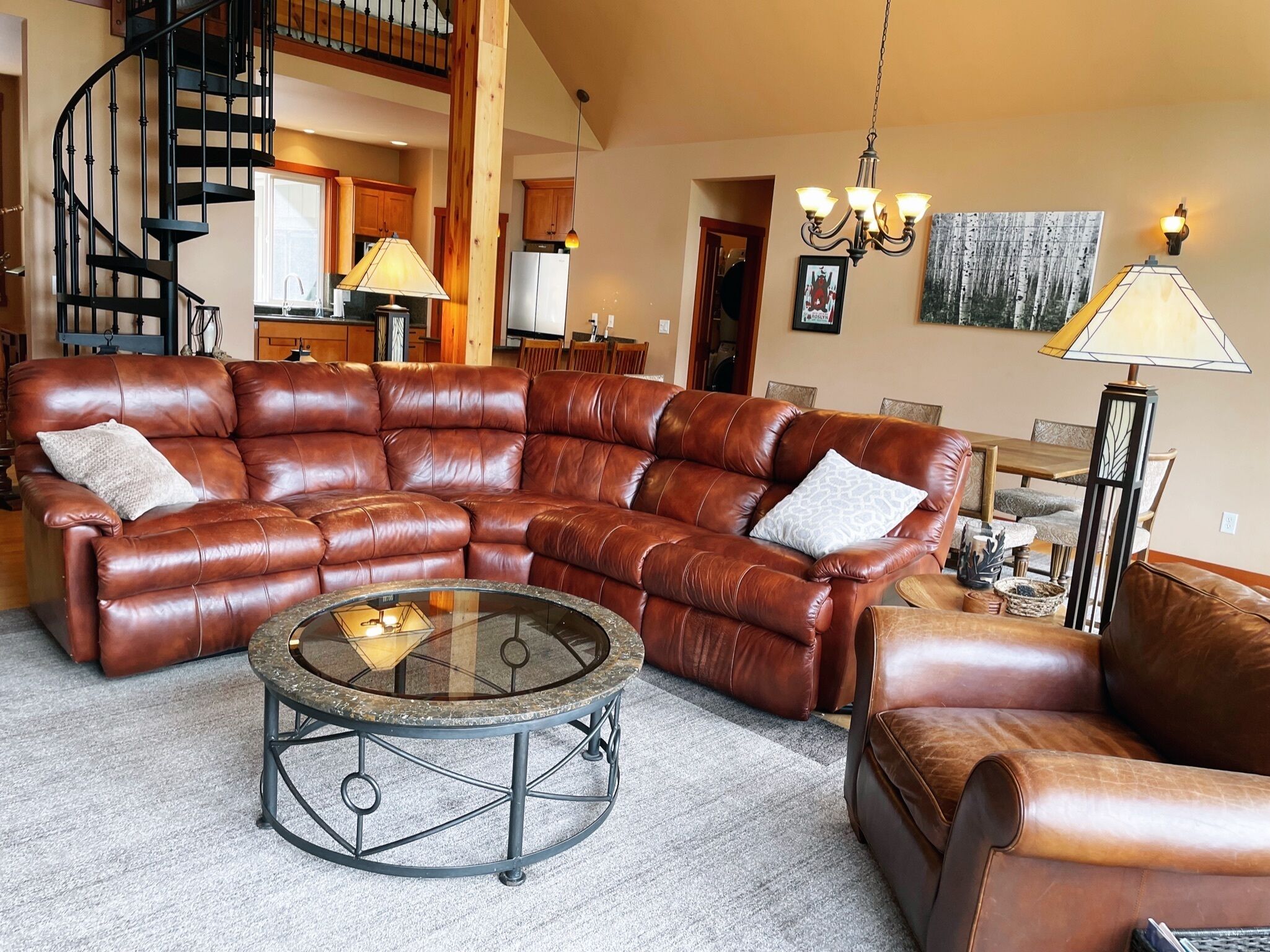 Views • Hot Tub • WiFi • 3 acres 