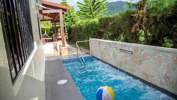 Piscine extérieure, piscine chauffée