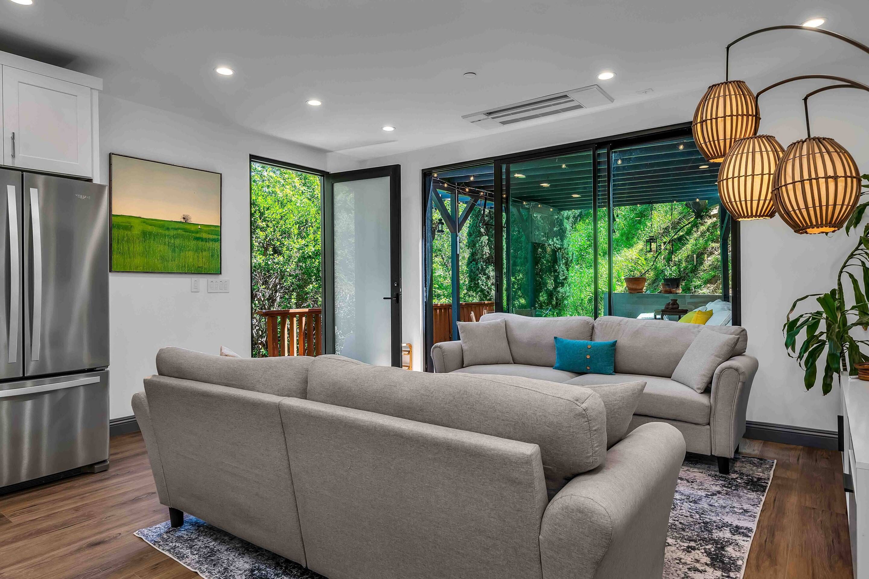 Drive to Best Hollywood Sign View! Dog Ok Beachwood Canyon Bungalow w Garage