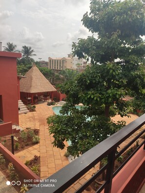 المنطقة المحيطة بالمنشأة