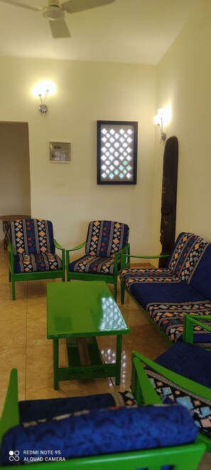 TV - Lagoon Residence Appt Bioguera (Porto-Novo)