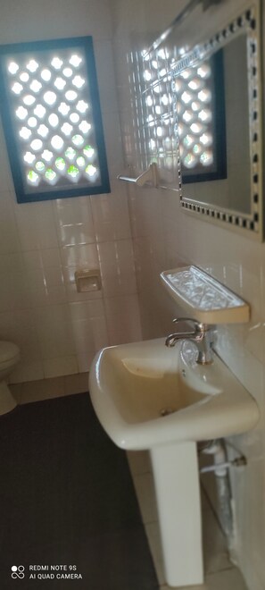 Dusche, Handtücher, Seife, Toilettenpapier