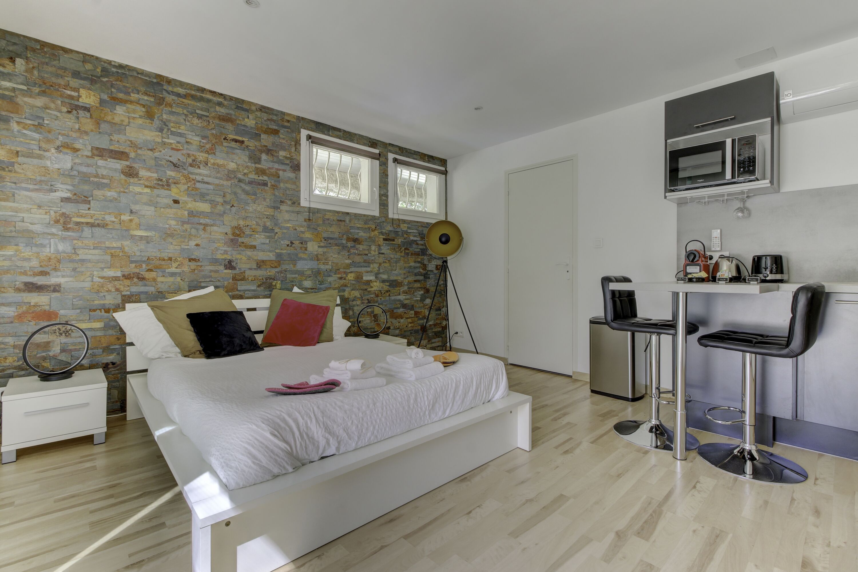 Comfortable studio in villa with swimming pool