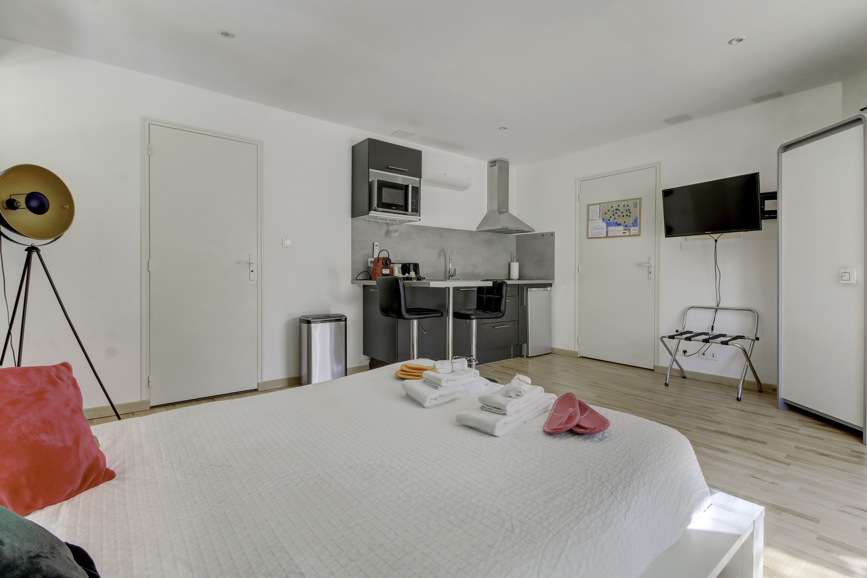 Comfortable studio in villa with swimming pool