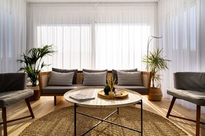 Smart TV - Sardines Luxury Villa 3 with Private poll , garden , parking and Gym (Heraklion)