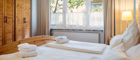 1 bedroom, WiFi, bed sheets