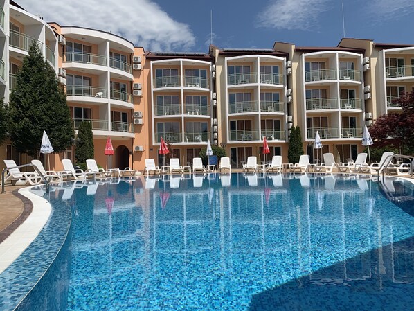 季节性开放的室外游泳池