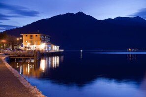 Unclassified image, 2 of 27, button