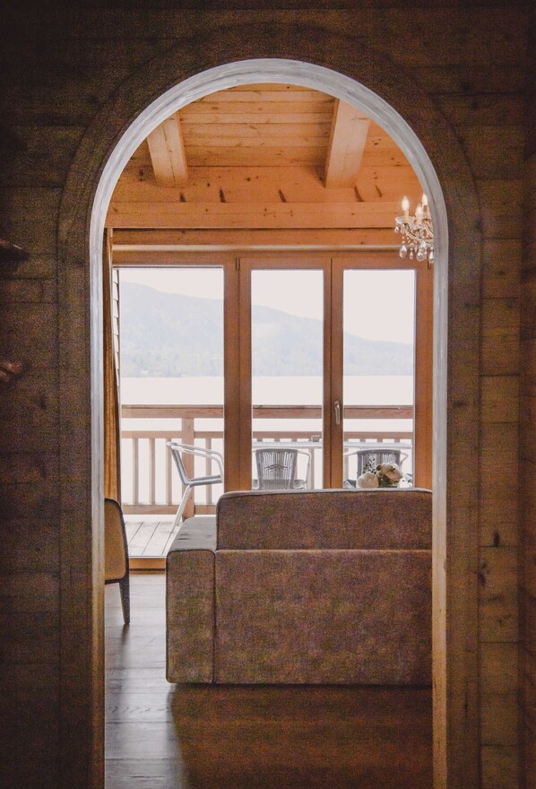 Unclassified image, 1 of 39, button