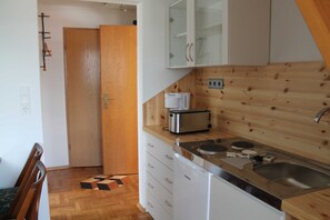 Réfrigérateur, chaise haute