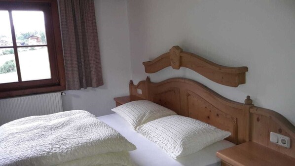 2 bedrooms, WiFi, bed sheets