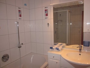 Serviettes fournies, savon, papier toilette