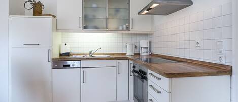 Kühlschrank, Mikrowelle, Ofen, Geschirrspüler