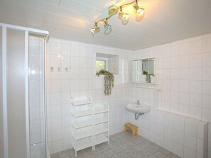 Shower, towels