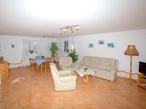 Unclassified image, 5 of 11, button