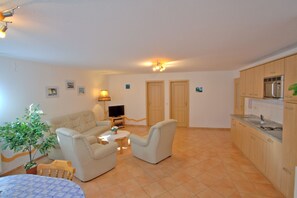 Unclassified image, 4 of 9, button