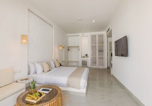 Minibar, in-room safe, individually decorated, individually furnished - Tanoak Resort (Ataqah)