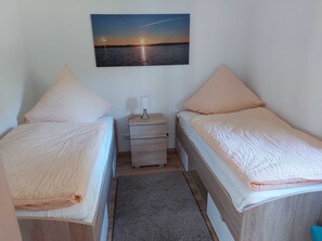 1 bedroom, bed sheets