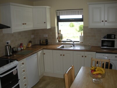 Beautiful 3-bed House in Knock