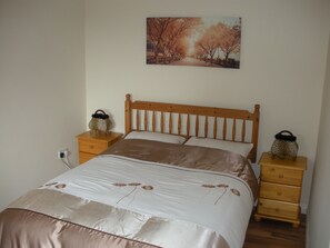 House | 3 bedrooms, iron/ironing board, free WiFi, bed sheets - Beautiful 3-bed House in Knock (Coogue)
