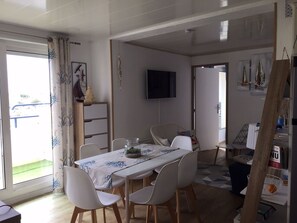 Dining - Appart: T3 Front DE MER -orienté SUD - Terrasse 22 M2-2 Piscines- Parking (lacanau océan)