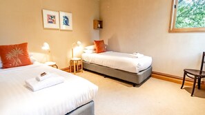 3 bedrooms, desk, free WiFi, bed sheets