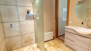 Combined shower/bathtub, hair dryer