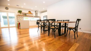 Dining - BRIGHTER STAYS: Bright (Bright)