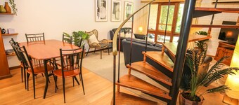 CEDAR HOLIDAY UNITS - APARTMENT 3: Bright