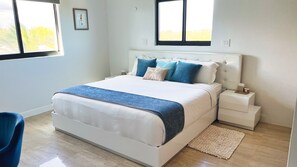 2 slaapkamers, een kluis op de kamer, een bureau