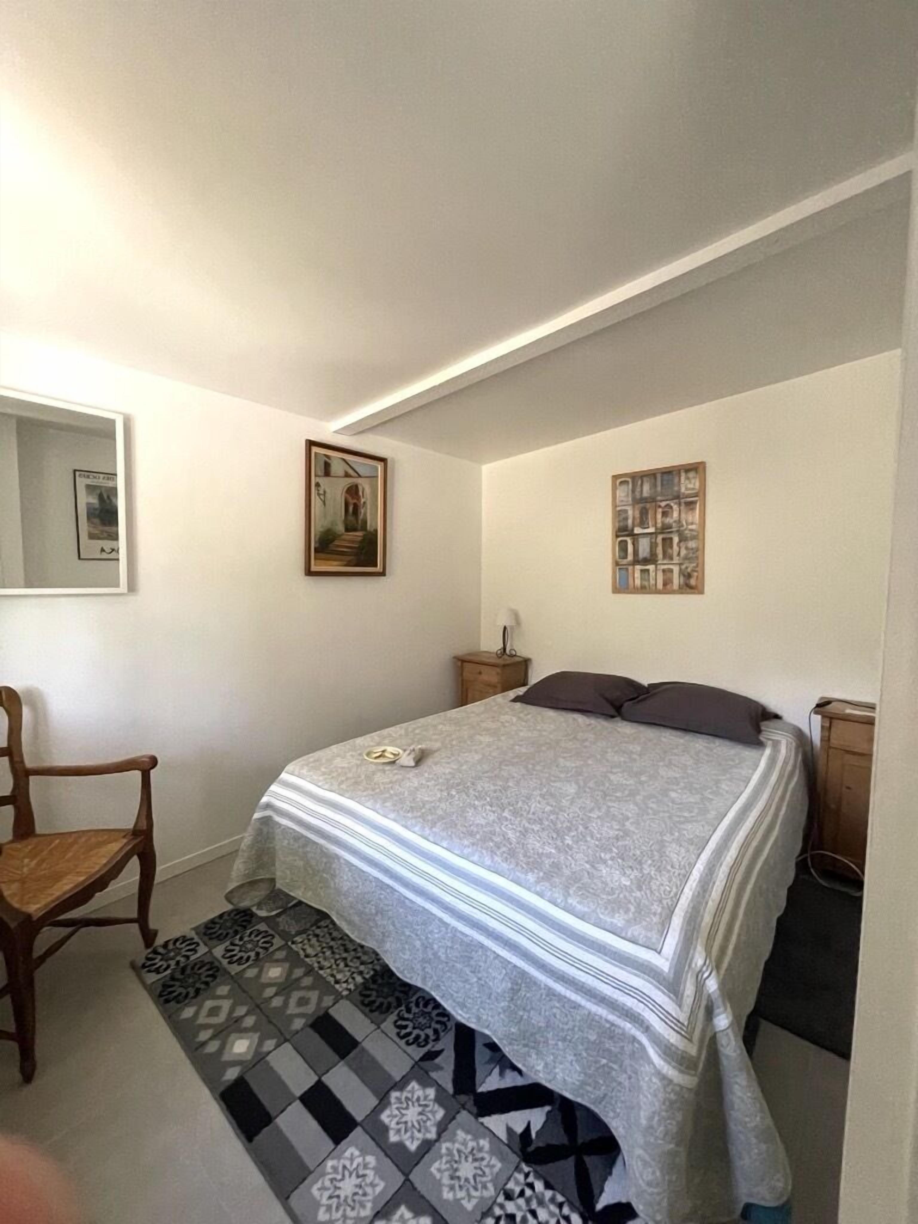 Gîte les Colombes 62 m² view Luberon, village, in the scrubland, heated swimming pool