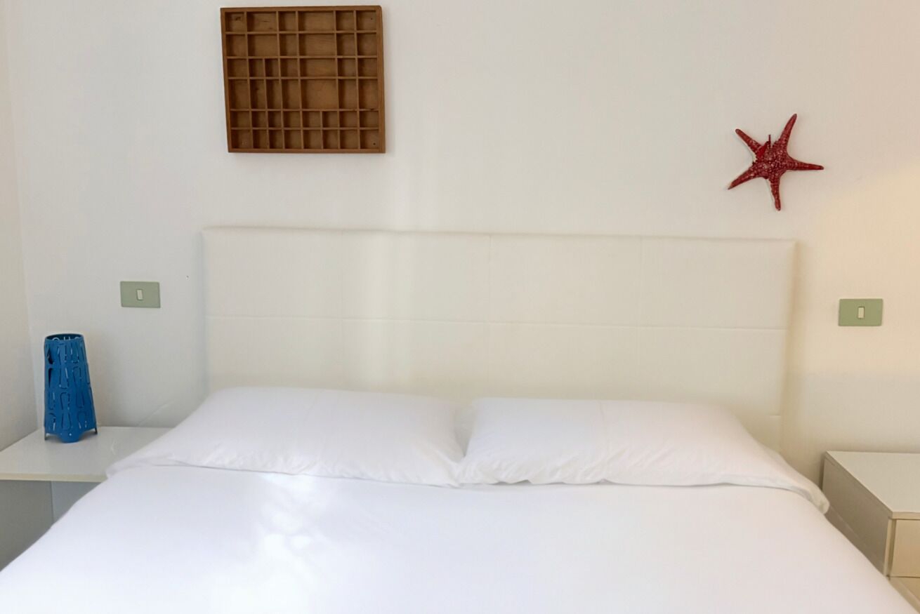 4 bedrooms, bed sheets