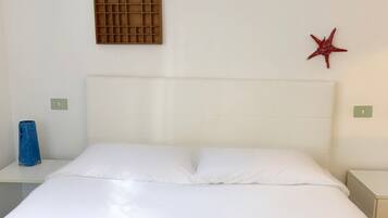 4 bedrooms, bed sheets