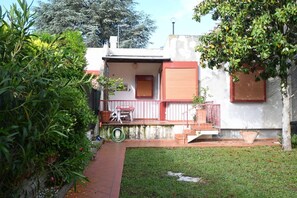 A residential building with a small porch, a red railing, and a potted plant. - N232 - Numana, five-room apartment with garden in a residence with swimming pool (Numana)