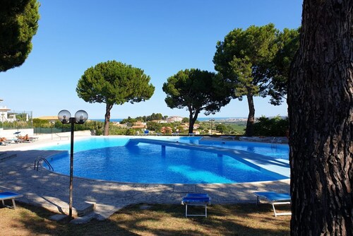 N232 - Numana, five-room apartment with garden in a residence with swimming pool