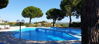 N232 - Numana, five-room apartment with garden in a residence with swimming pool